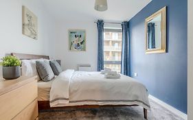 Entire Flat In Ealing